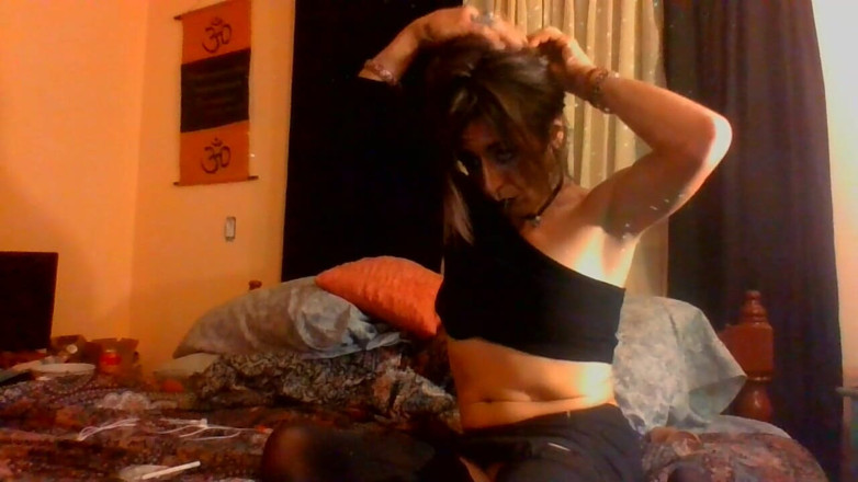 Zoe Marlow: Waria seksi merokok 120-an dan pamer