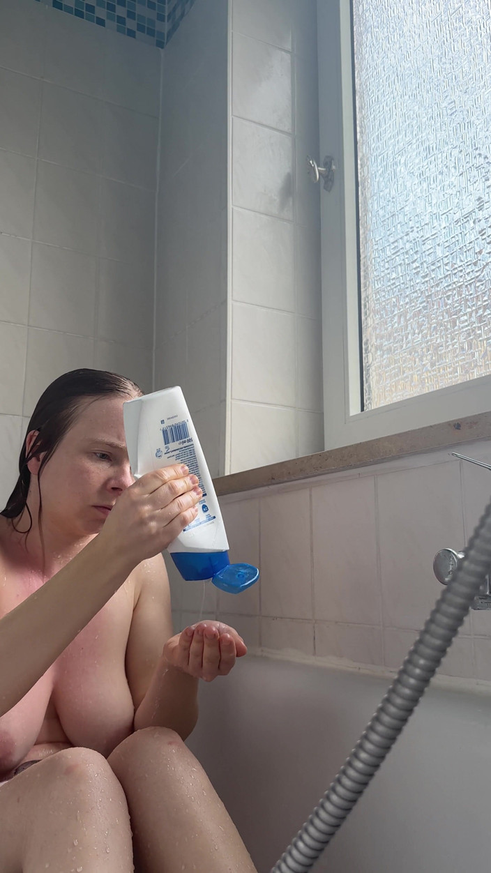 SweetLucy96: Me meé en la bañera
