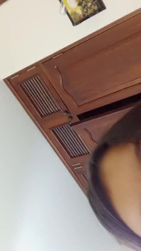 Seksi kız yatak odasında mastürbasyon yapıyor