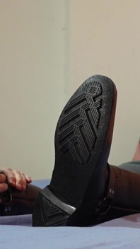 Fer adore les bottes de cow-boy
