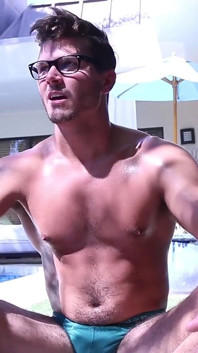 Clark Bates masturba e quer ser sem cortes
