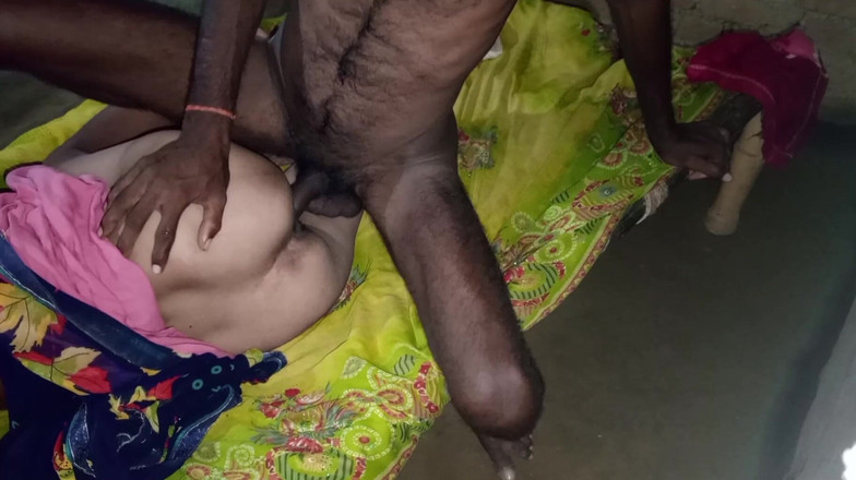 Treblsex: Desi žena v domácnosti Khatiya Tor Sexy Chudai Bhabhi