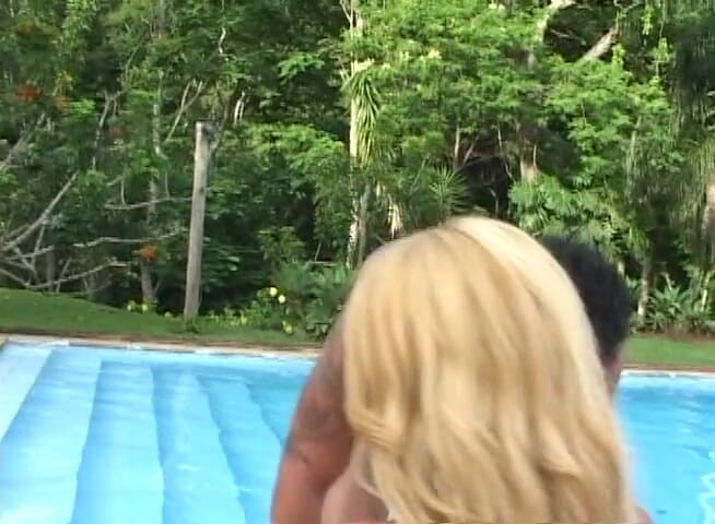 Chicks with Dix: Blonde transe fickt und lutscht sehr heiß
