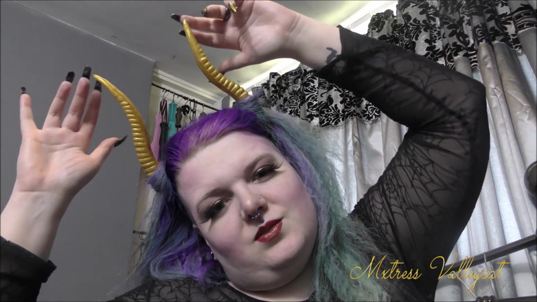 Mxtress Valleycat: Demonic nail tapping