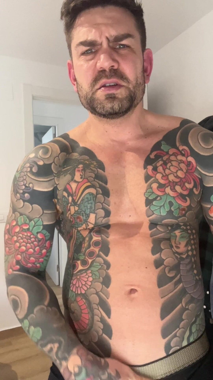 Juan Lucho Gay: Handsome Masturbates on His Bed