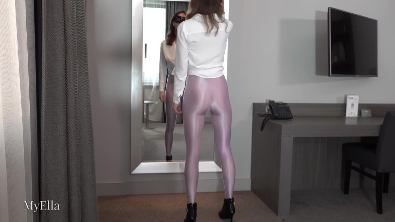 Myella: Snelle voetenbeurt in spandex-legging