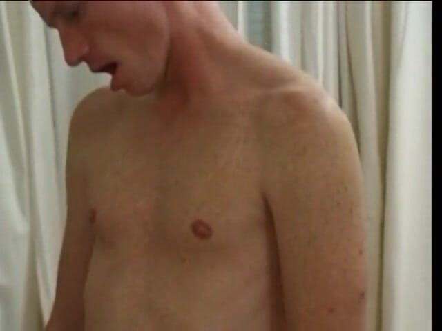 Gays Case: Due tipi gay sexy si spogliano, succhiano e scopano sul...
