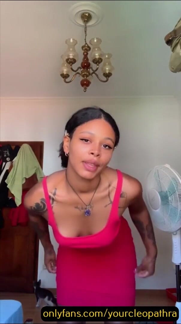 cleopathra: Slavný tvůrce obsahu Tiktok nahá