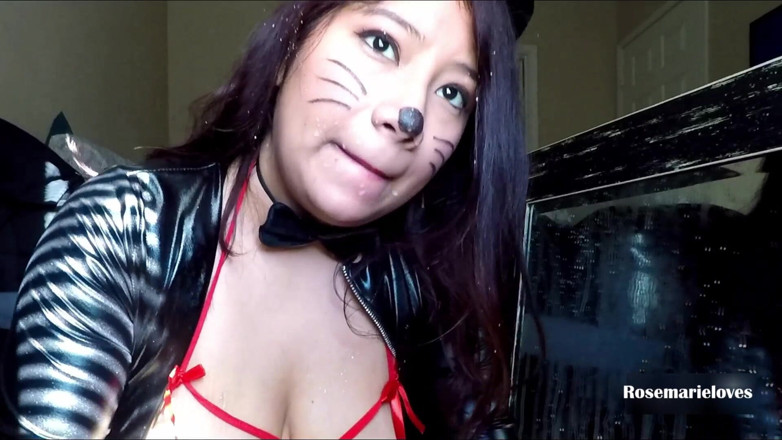 RosemarieLoves: Une MILF en lactation suce elle-même du lait, costume de...