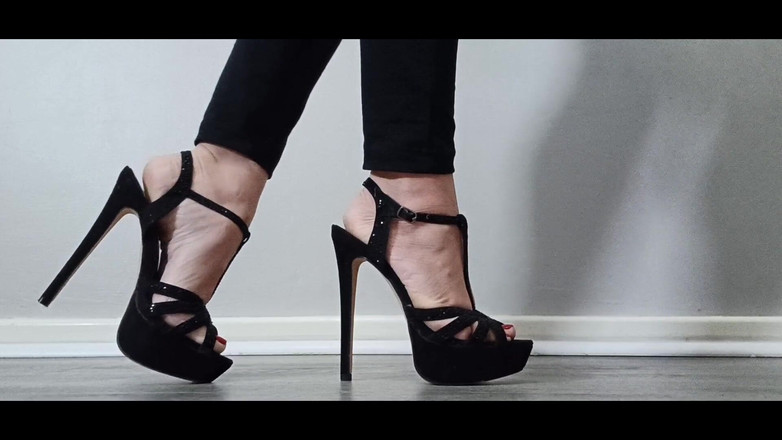 Kinky Lyrical: Stiletto dan Kaki selamba yang cantik