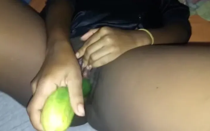 Mastermeat1: Sexy thot náctiletá holka hluboko šuká s velkým okurkovým čůrákem