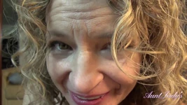 Je geile rijpe stiefante Tia zuigt je pik pov