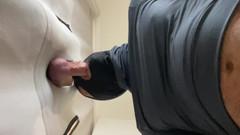 gaynaughtywelsh: Anon gloryhole fickt arsch und kehle