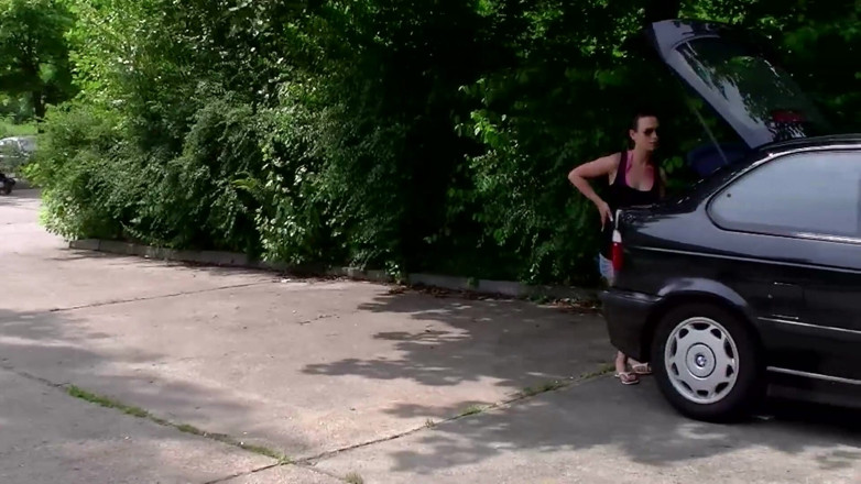 German amateur - 100% German hardcore videos: 幅女の子が兼に毛の商品で車