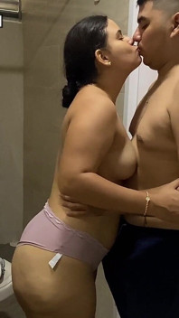 น้องสาวเลี้ยงค้างห้องฉันแล้วดูดควยฉัน