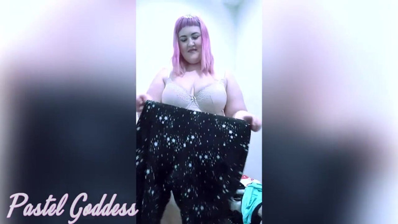 PastelGoddess: 小さな奴隷は、トレーニング後にBBWのお尻をきれいにします