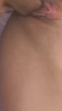 Gapande fitta närbild droppar tjock sperma efter solo stretch