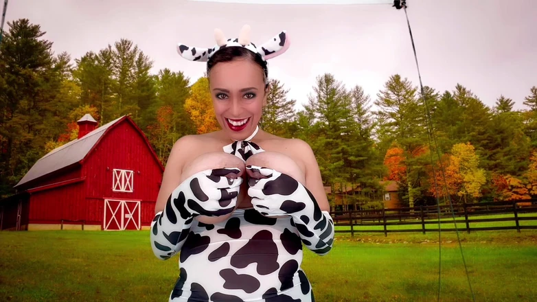 VeeVee Vixen: The Milky Hucow