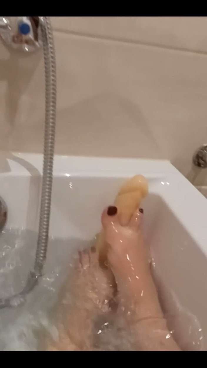 Dominatrix Miss Patricia Stark: Dag 1. Sexy wachten tot ik mijn bad heb voltooid en...