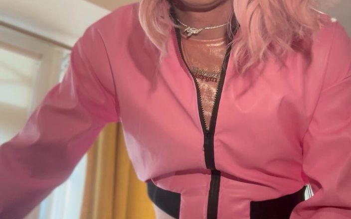 Jessica silk: Jess Silk cưỡi cu giả