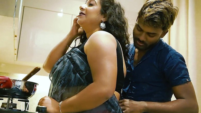 Daizo Premium: Nevlastní Máma Šuká V Kuchyni Velký Zadek Zezadu Hindi Slang