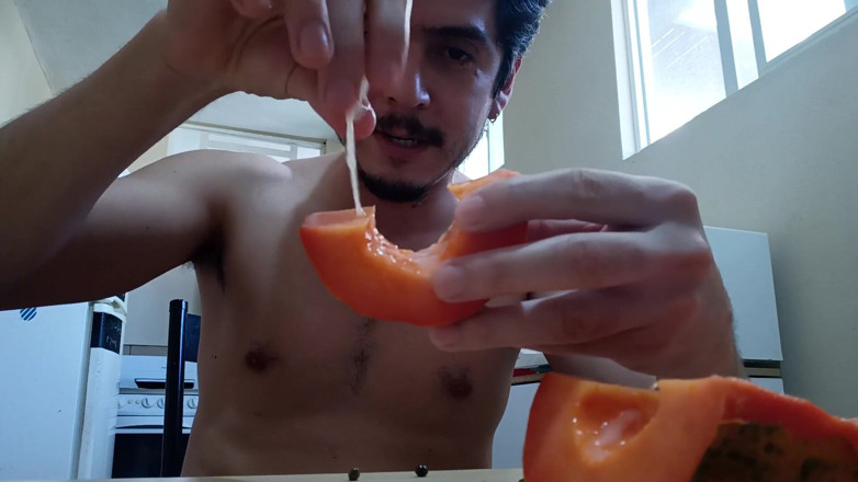 Tabasco Jake: Cowok ganteng ini ngentot sama pepaya, crot di dalam dan...