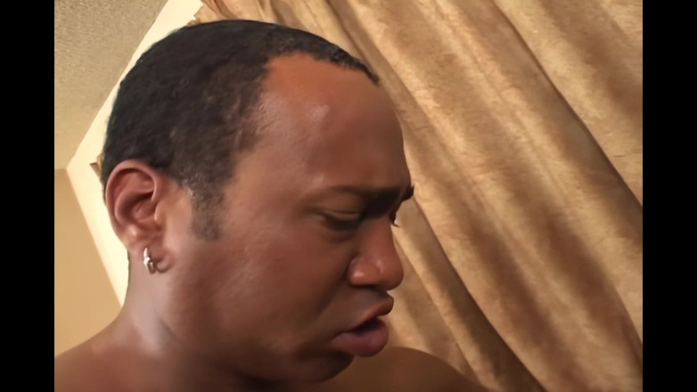 Ugly but HOT: 침이 많이 흘리면서 자지를 빨아줘