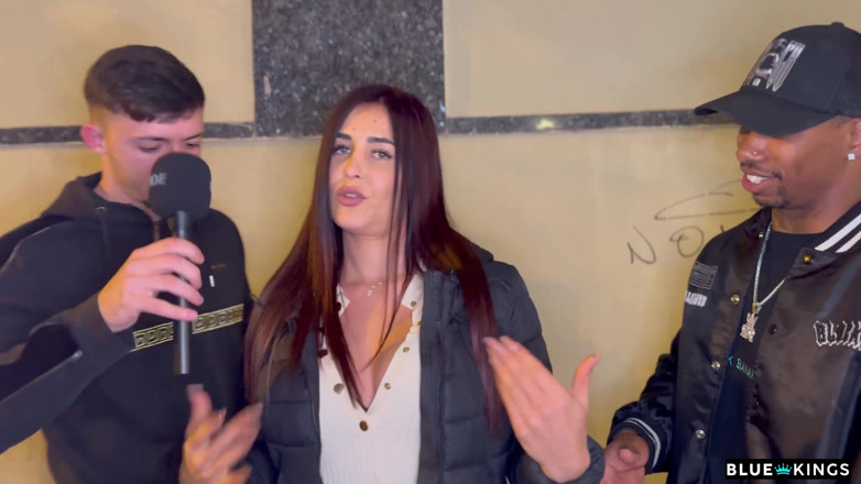 Yeri Blue: Entrevista En la Calle Acaba Con Tremenda Follada Entre 3