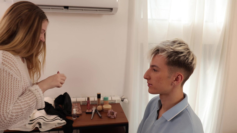 Oliver Strelly: Twink și sora vitregă i-au făcut oral tatălui vitreg