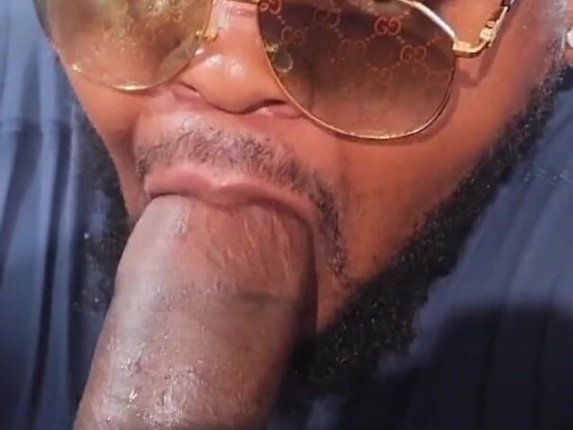 Santana Xxl POV Sucks 10 Inch Dick (Reds Hot Gay Men)