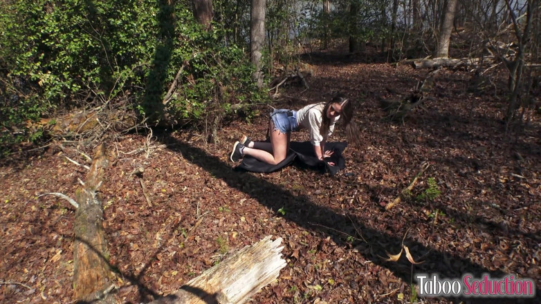 Amiee Cambridge: Going on an Outdoor Hike for a Secret Fuck with...