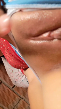 Yulieth Gomez: 18歳の少女とテントの中で朝