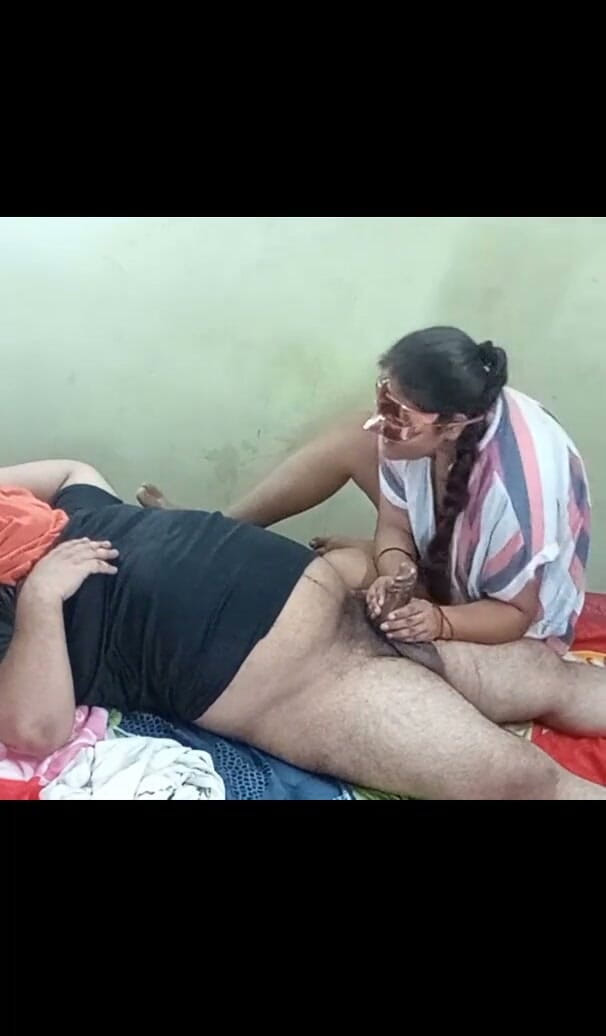 AnnielLo: Urutan minyak sensual rakan sebilik kolej menjadi handjob