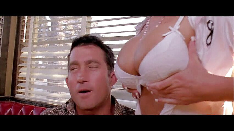 German amateur - 100% German hardcore videos: आश्चर्यजनक चोदने लायक मम्मी तीन लोगों की चुदाई में स्पिटरोस्टेड गांड चुदाई करती है