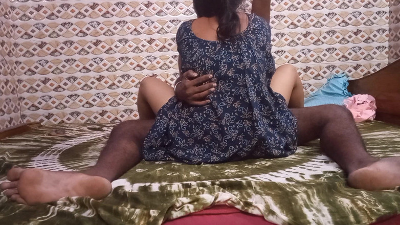 Raja puja: Bhabhi Seksi India Berkongkek dengan Isteri Curang Devar (Audio hindi dan...