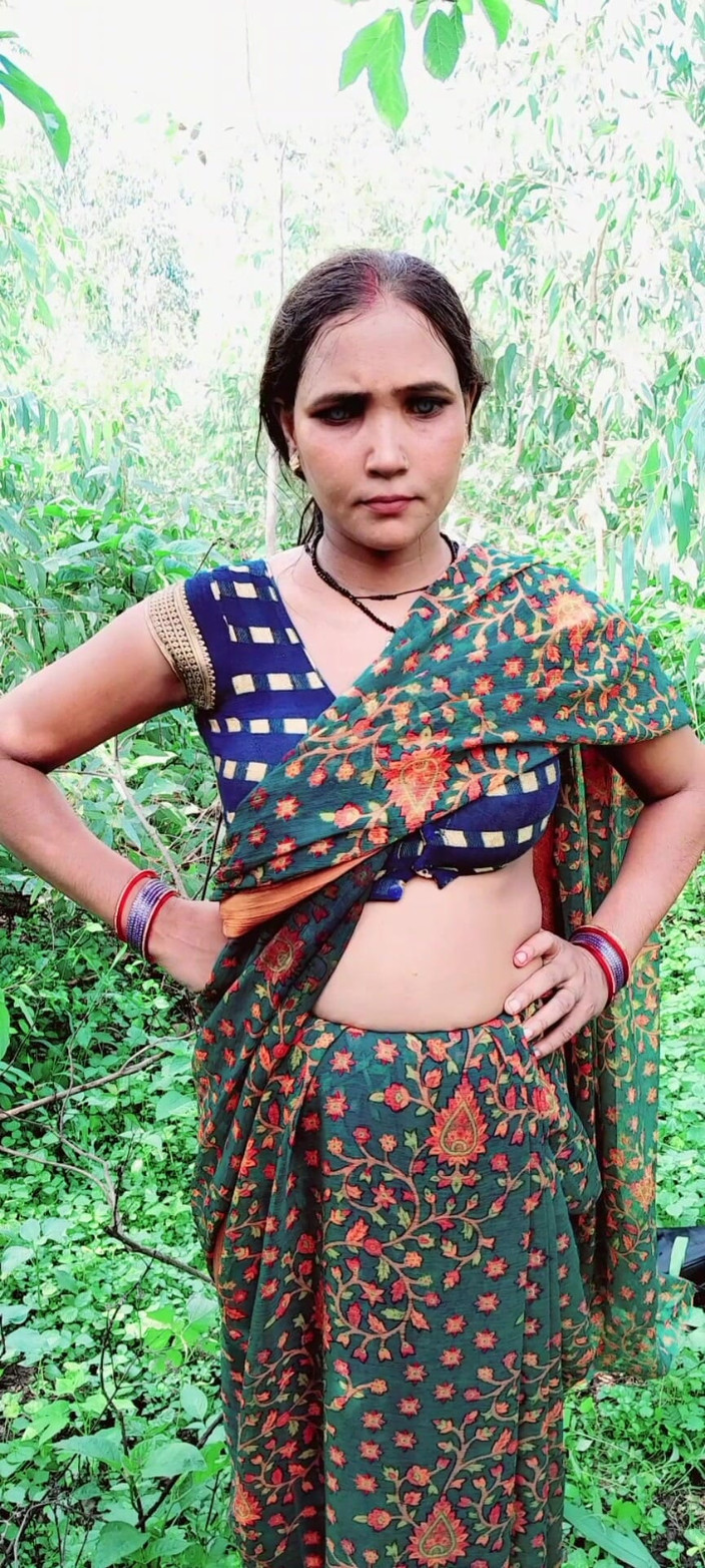 Renudbf: Yağmur mevsimiydi ve baldız. her ikisi de dışarı çıktı ve bahçede...