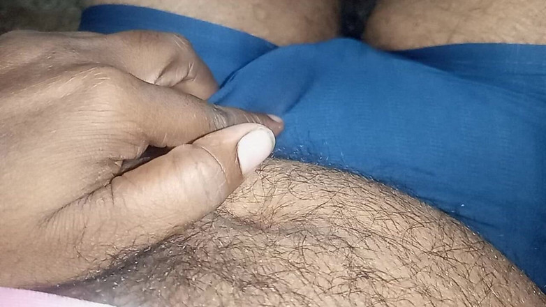 Sweet Indian cock: Indiana gostosa no banheiro se masturba