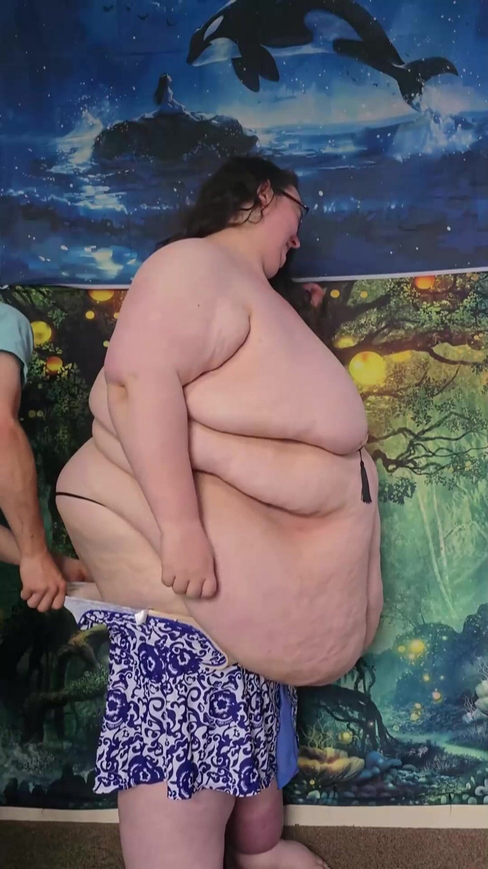SSBBWLadyBrads: สาวตัวใหญ่สวยได้รับความช่วยเหลือในชุดว่ายน้ําแน่น