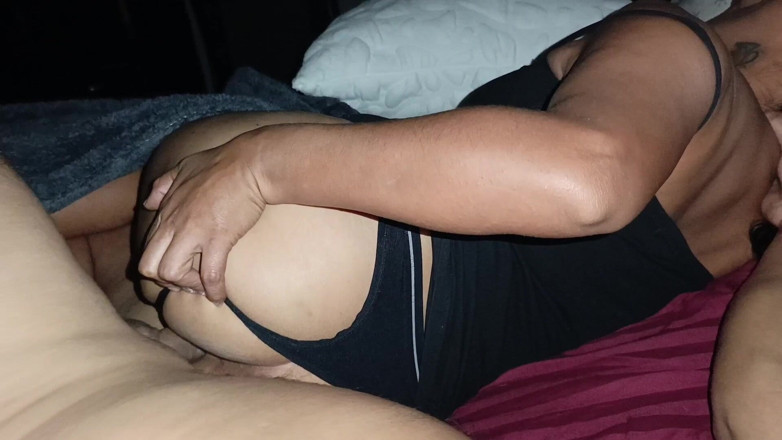 Karely Ruiz: 我妻子的继女答应在派对后和我做爱