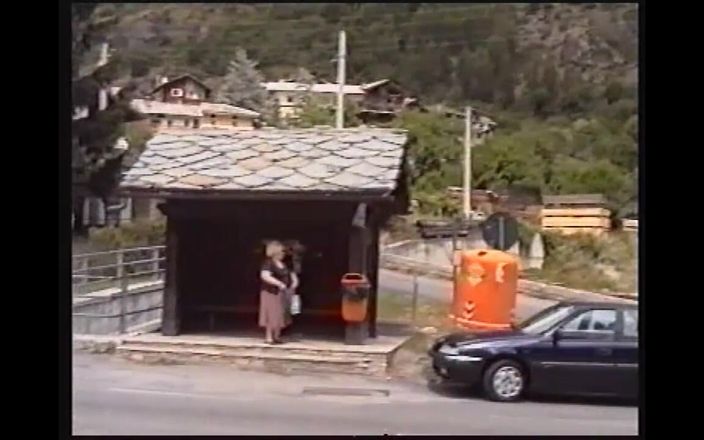 Old PIGS XXX: 털이 무성한 보지를 가진 두 명의 빈티지 거유 밀프가 대물 자지에 따먹히며 입에 사정