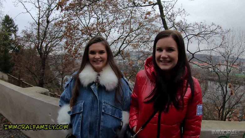 Immoral Family: Taylee Wood y Zara lamen un trío de culonas hacen...