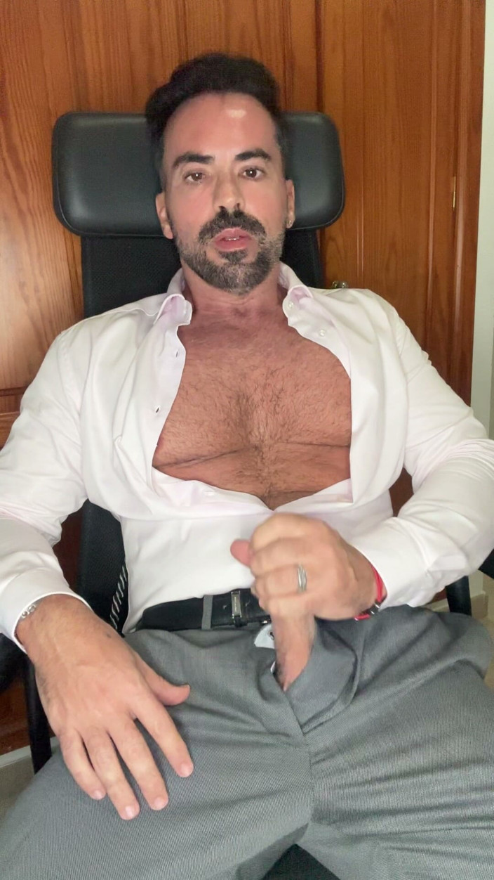 MaelHunter: I Masturbate at Home While Wearing a Suit, Right After...