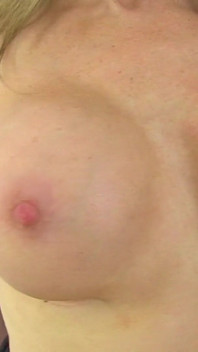 La Sexy MILF Britannica Sofia Rae Mostra Il Suo Culo Pescoso E Riempie La Sua Figa