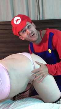 マリオ、キノコでTガールとセックス