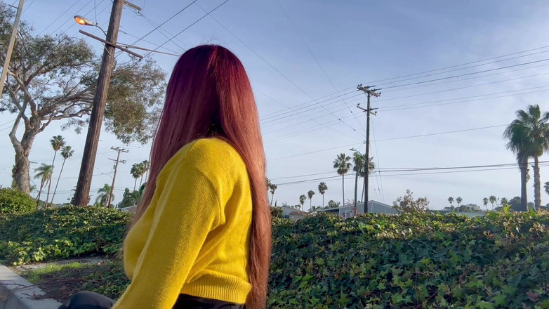 Artemisia Love: 意大利长发熟女artemisia喜欢在户外抽烟