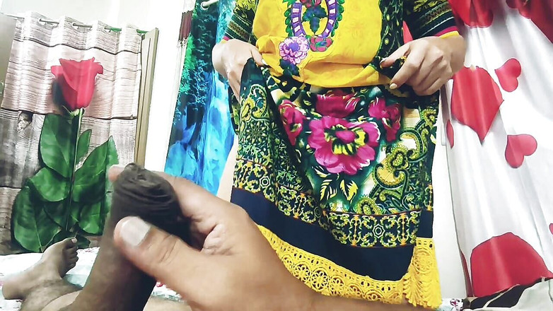 Bolly Karma: Мачеха соблазняет друга сына взять его большой черный член