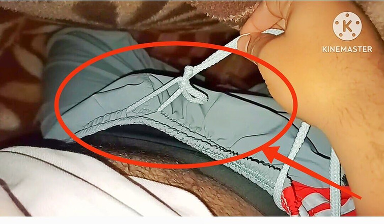 Desi__Panda: Vay canına gece yarısı boşalmaya kadar kıllı amcama ilk mastürbasyon