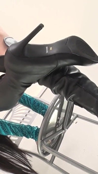 Feticismo delle gambe in stivali alti al ginocchio & bella sega per le gambe di Yumika Saeki
