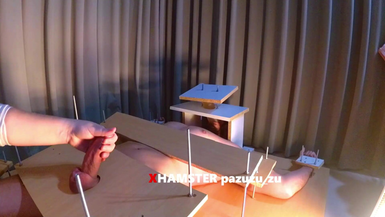 Pazuzu_zu: Ellas vestidas, él desnudo - femdom cbt masturbación con la mano Orgasmo...