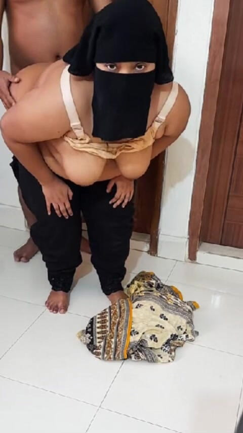 Aria Mia: Přistižen při masturbaci v hotelu